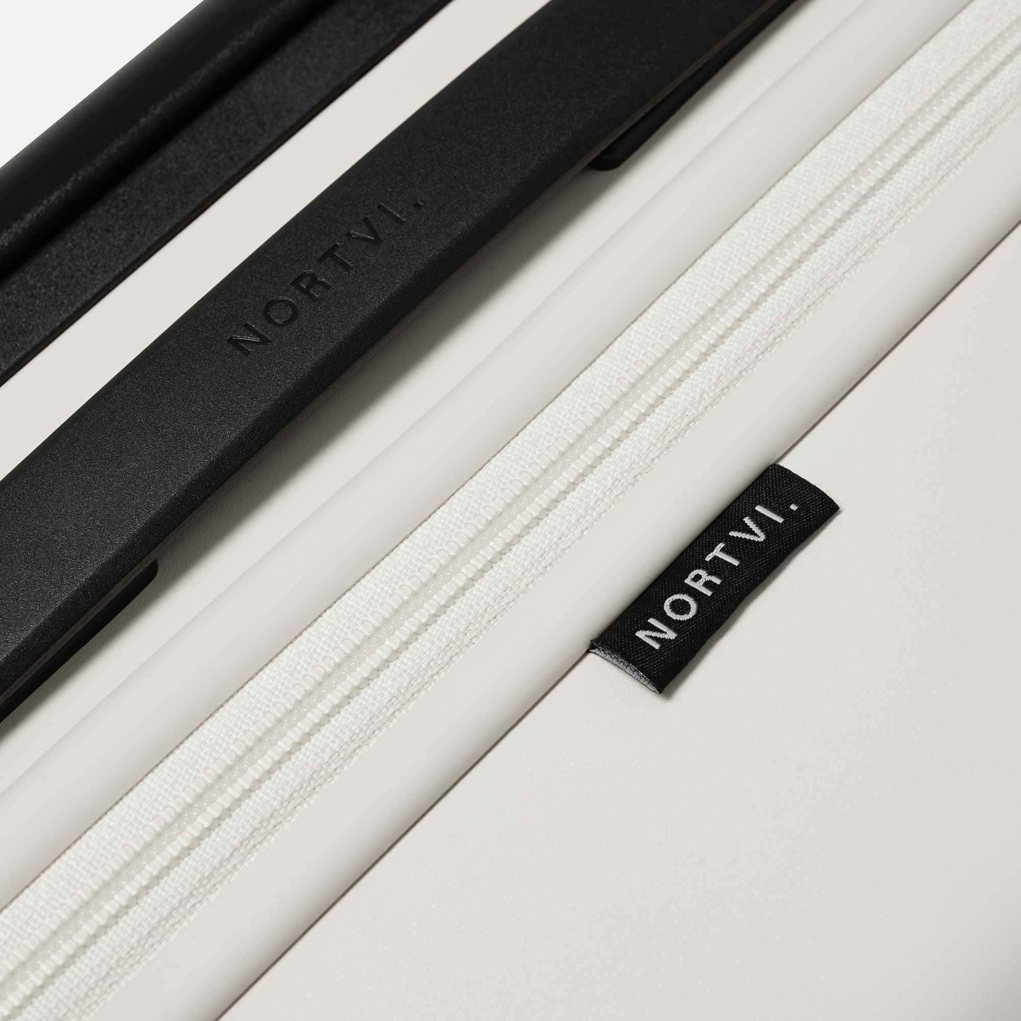 NORTVI sustainable design wit handbagage koffer, trolley suitcase gemaakt van duurzaam materiaal.